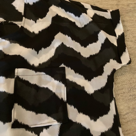 UGC SUGAR KISSES SHORT SLEEVE CHEVRON PATTERN BUTTON DOWN BLOUSE - Picture 7 of 7